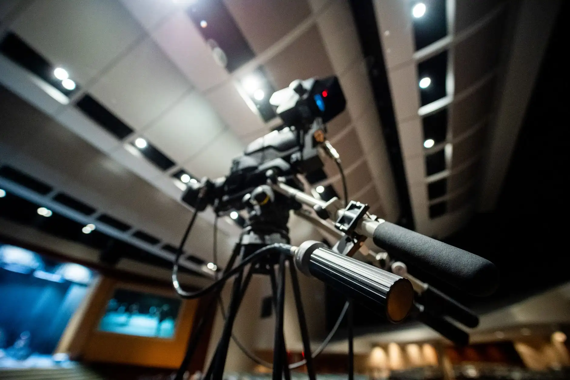 2025企业宣传片拍摄技术趋势与短视频融合应用解析正文配图 1